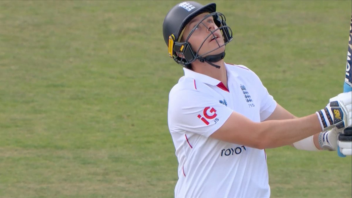 Pakistan have their ninth wicket! 🇵🇰 Jamie Smith departs for 25 ❌