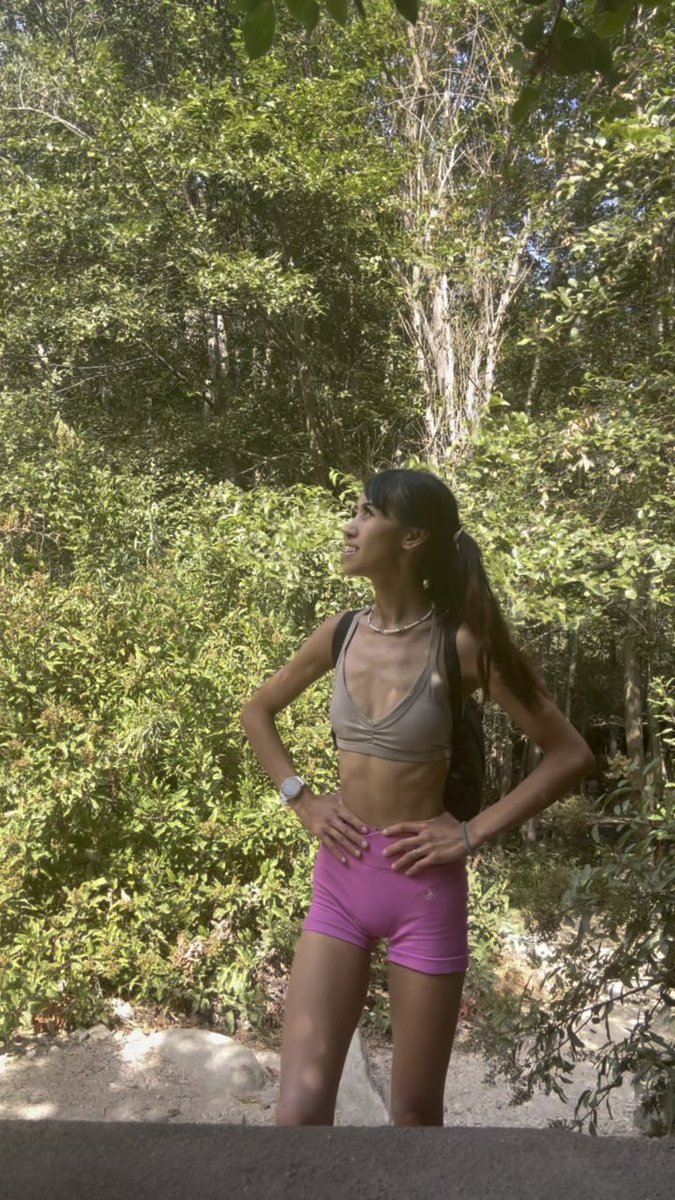 don’t know what we were talking about here but im obsessed with all the pics n vids i got from this hike, sorry i keep reposting them 😵💫😵💫 (imma get even cuter vids on my next hike :)) #bodycheck #edrtwt #bonesp0