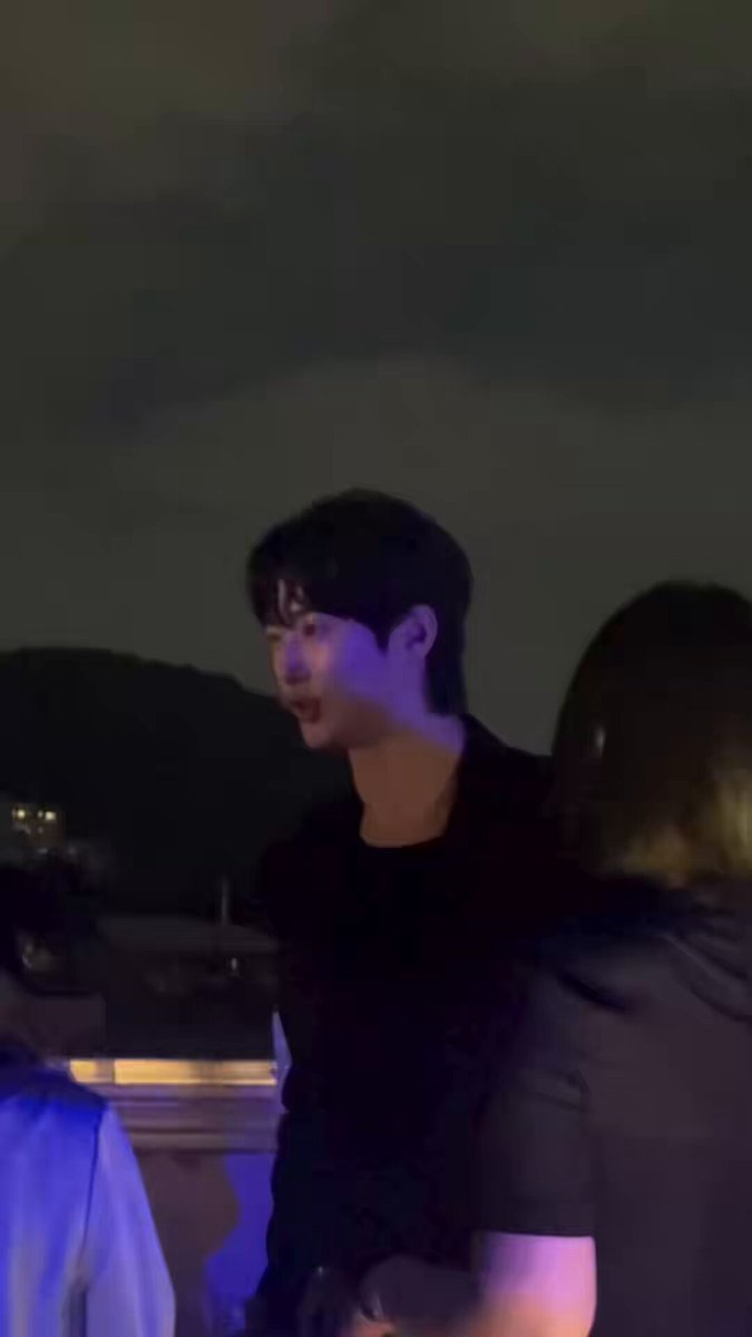 260821 얼루어 코리아 인스타 #변우석 조니 워커의 밤이 너무 밝아요..✨