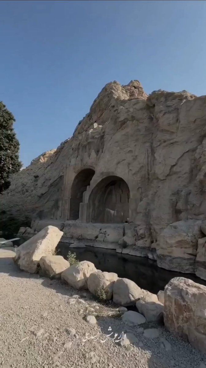 تاریخ ما ۲۵۰۰ سال شاهنشاهی هست نه ۱۴۰۰ سال و ما این خاک را از دست تازی های جانی اشغالگر آزاد خواهیم کرد