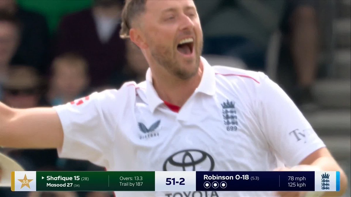 GOT HIM! ✅ A huge blow for Pakistan just before lunch!