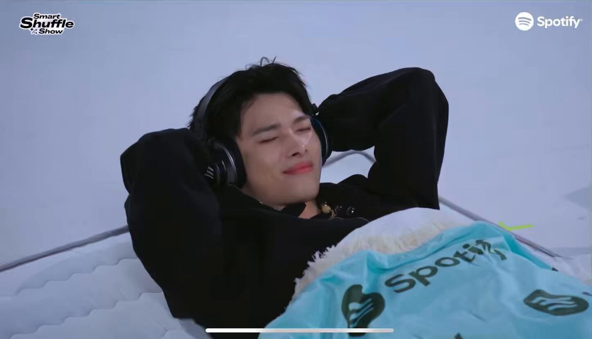 THANK YOU CHOREOGRAPHER #NI_KI 🥹 enhypen disuruh kasih pesan manis buat riki, tapi enhanya kira riki ga dengar wkwk 🦮: Oh iya, riki ikut kerjain choreo di comeback kali ini! 🦊: Benerr 🙁 🐈: Dia bahkan relain waktu liburnya 🐈‍⬛: Ga mudah sih putusin buat (kerja) di waktu libur 🦮: KM UDAH KERJA KERAS DD 🥺👏 🐧: 👏👏👏☺️ 🦊: Kamu udah kerja keras~ 🐈: YAH SENYUM DIA 🤣 🐈‍⬛: Bayiii, km keren