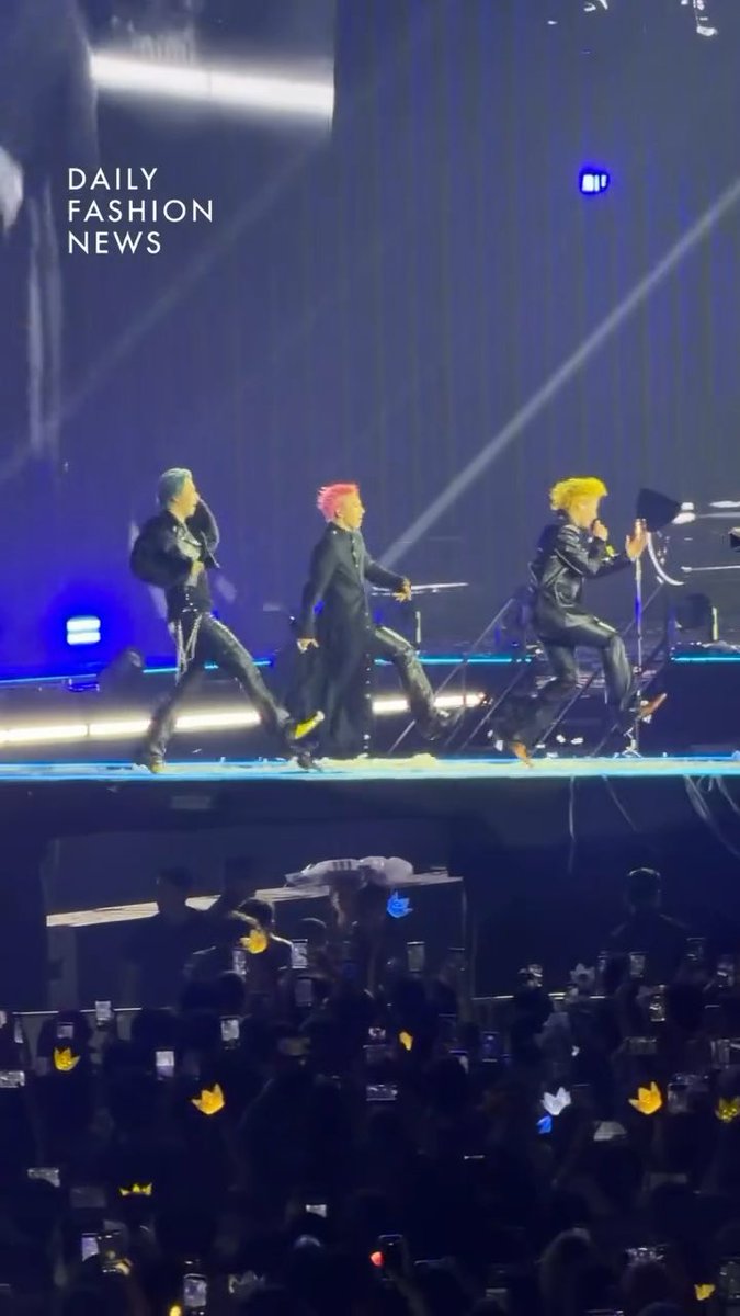 They are finally synchronised!!!! #BIGBANG #STUPIDLIAR