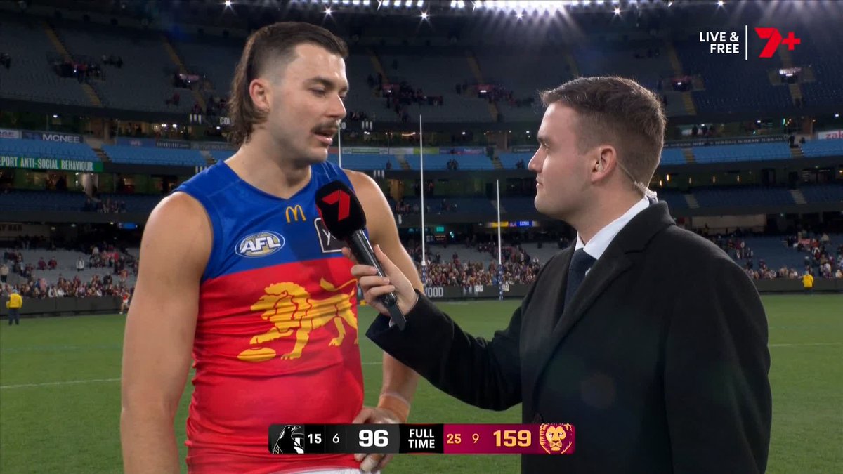 Xander: "Do you consider it (the move to Brisbane) one of the best decisions you've ever made?" Sam Draper: 👇 #AFLPiesLions