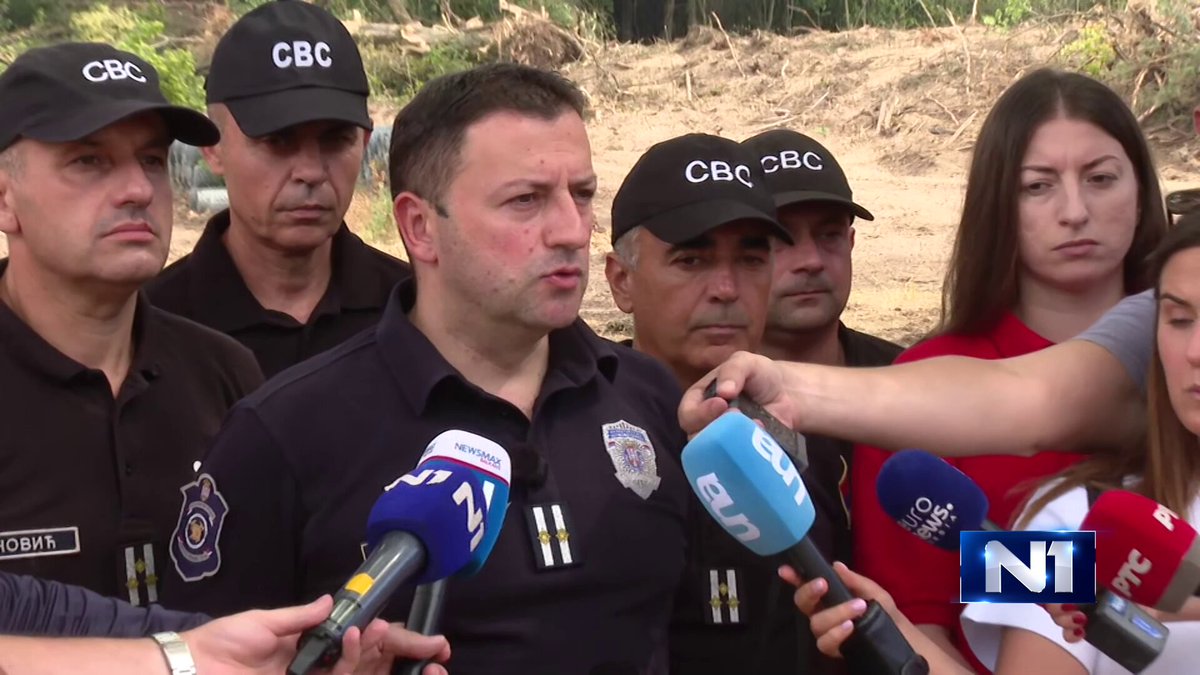 Srbija je aktivirala Mehanizam civilne zaštite Evropske unije radi dobijanja međunarodne pomoći u gašenju požara, rekao je načelnik Sektora za vanredne situacije Luka Čaušić na konferenciji u izletištu Čardak u Deliblatskoj peščari. On je rekao da je Štab za vanredne situacije odlučio da traži međunarodnu pomoć i od Evropske unije, odnosno Mehanizma civilne zaštite. "Tražili smo avione preko 10 tona nosivosti i pet helikoptera sa preko četiri tona vode, deset specijalnih vozila koja eventualno mogu da se kreću po pesku", naveo je Čaušić.