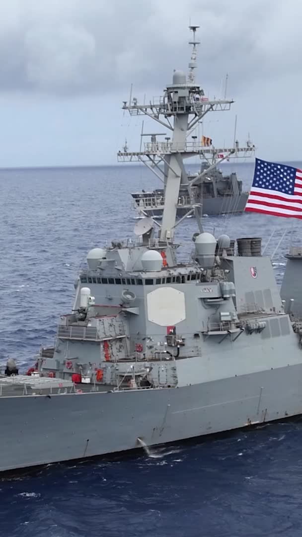 A U.S. Navy destroyer spent four days without power while operating in the Indo-Pacific, leaving sailors without potable water, working toilets, galley services or air conditioning. Barbara. #navy #ussbenfold
