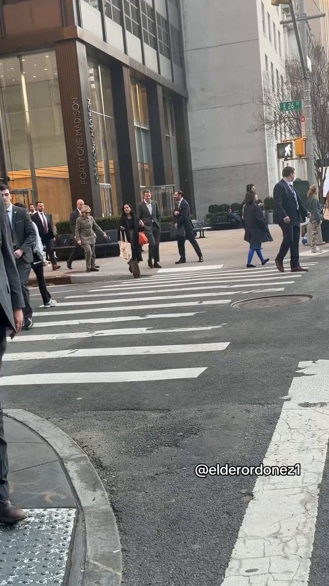Bill Clinton is 80 and you can really see the years catching up with him. He doesn’t look quite steady on his feet here. 🤔 Life is really unfair to everyone. But wait… why is Hillary dressed like Kim Jong-un? 😭😂