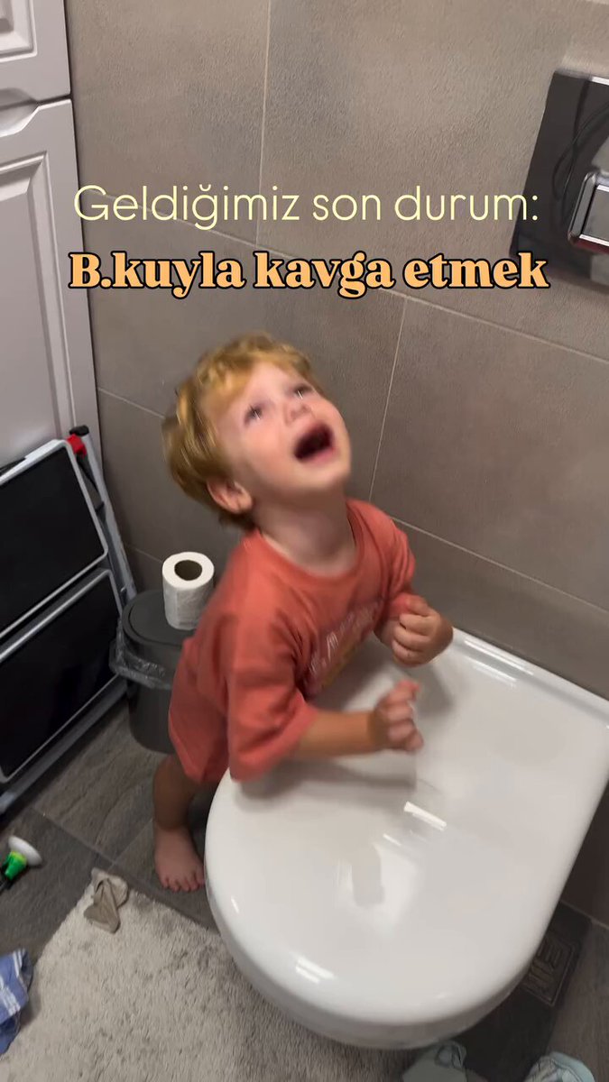Tuvaletini yaptığı için pişman olan bir çocuk, gözyaşlarına boğuldu.