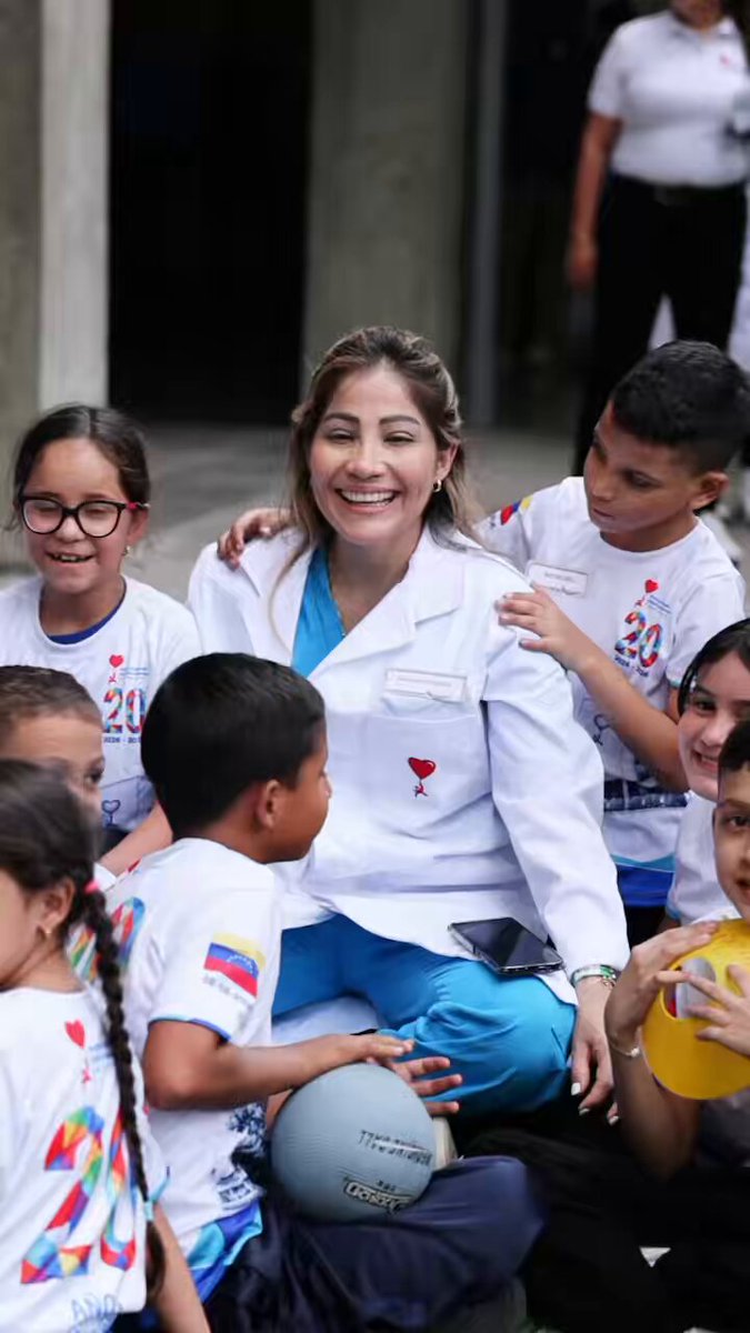 ❤️ 20 años salvando corazones y sembrando esperanza. Hoy celebramos al Hospital Cardiológico Infantil y a sus más de 15.400 niñas y niños intervenidos con éxito. Detrás de cada cifra hay una vida, una familia y una nueva oportunidad para sonreír.