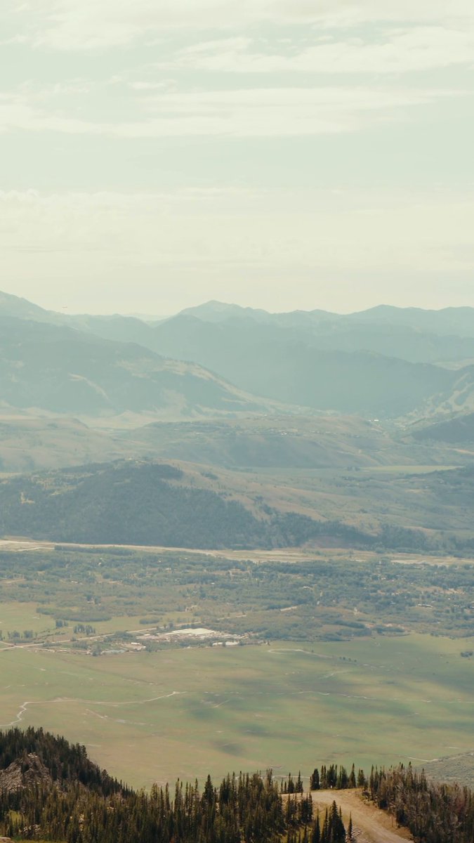 Big skies, bigger conversations. 🏔️ For the third year, Kraken joined SALT at the Wyoming Blockchain Symposium, where some of the most important discussions in crypto, finance, and policy take place. Same incredible backdrop. New ideas, new connections, and momentum we're taking home with us. See you next year, Wyoming.