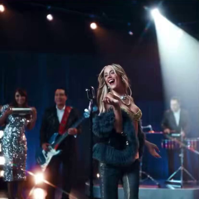 tengo una nueva obsesion y es el nuevo tema que saco tini con los angeles azules