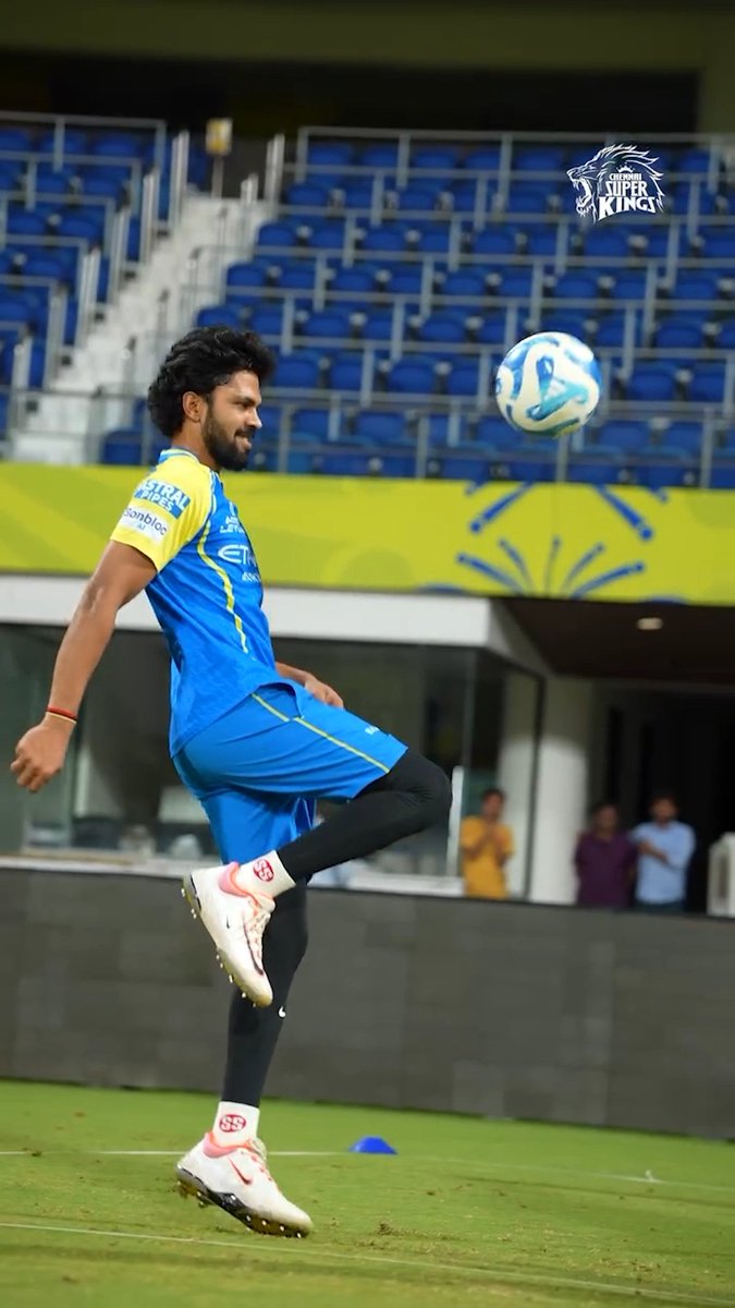 We’ve got our football fans in the den! 🥳⚽️ Tell us, which team are you supporting this season? 👇 #WhistlePodu #Yellove