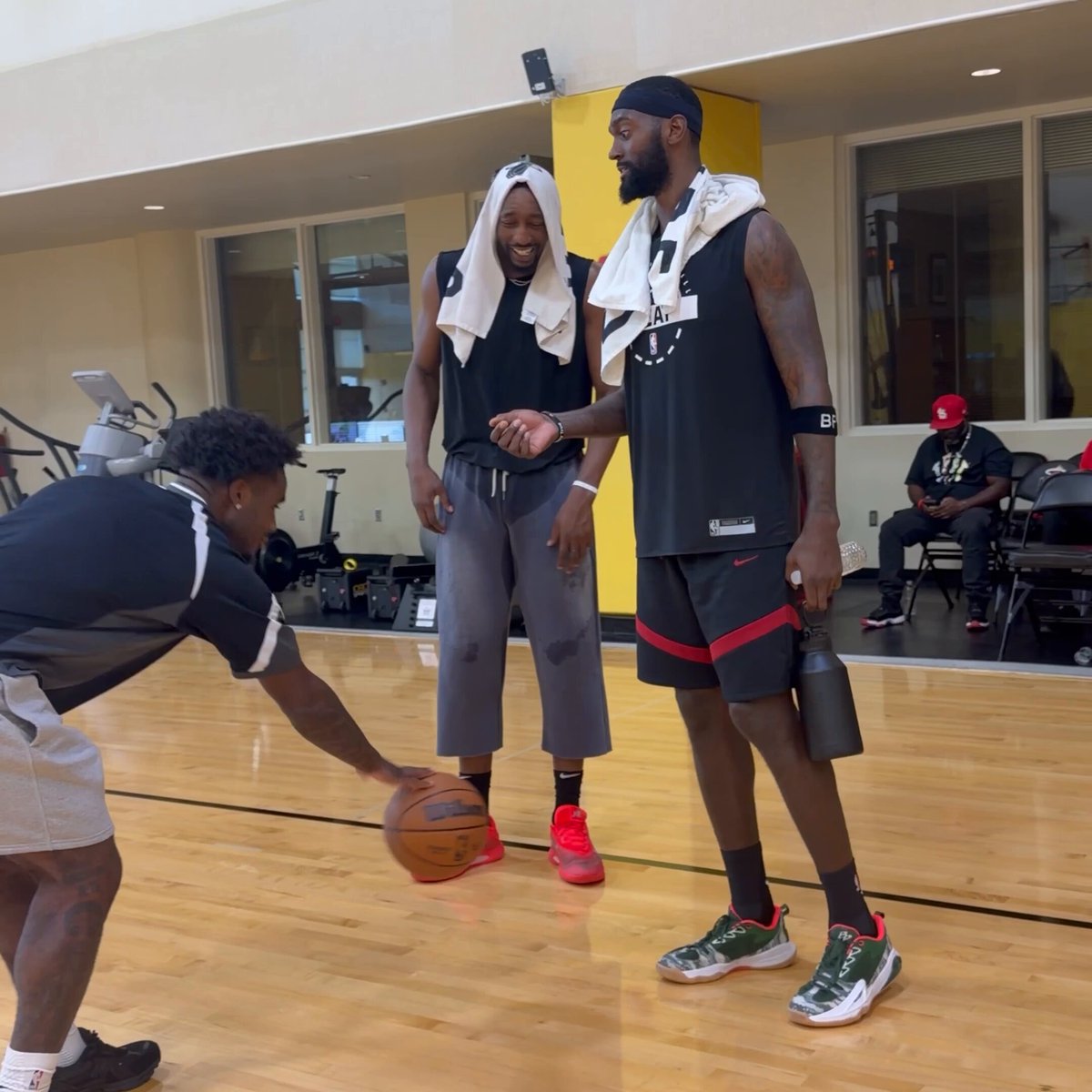Caption this 👀