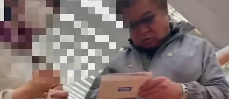 老害さん CAを恐喝して怒られる… もうこの人、飛行機出禁にして。