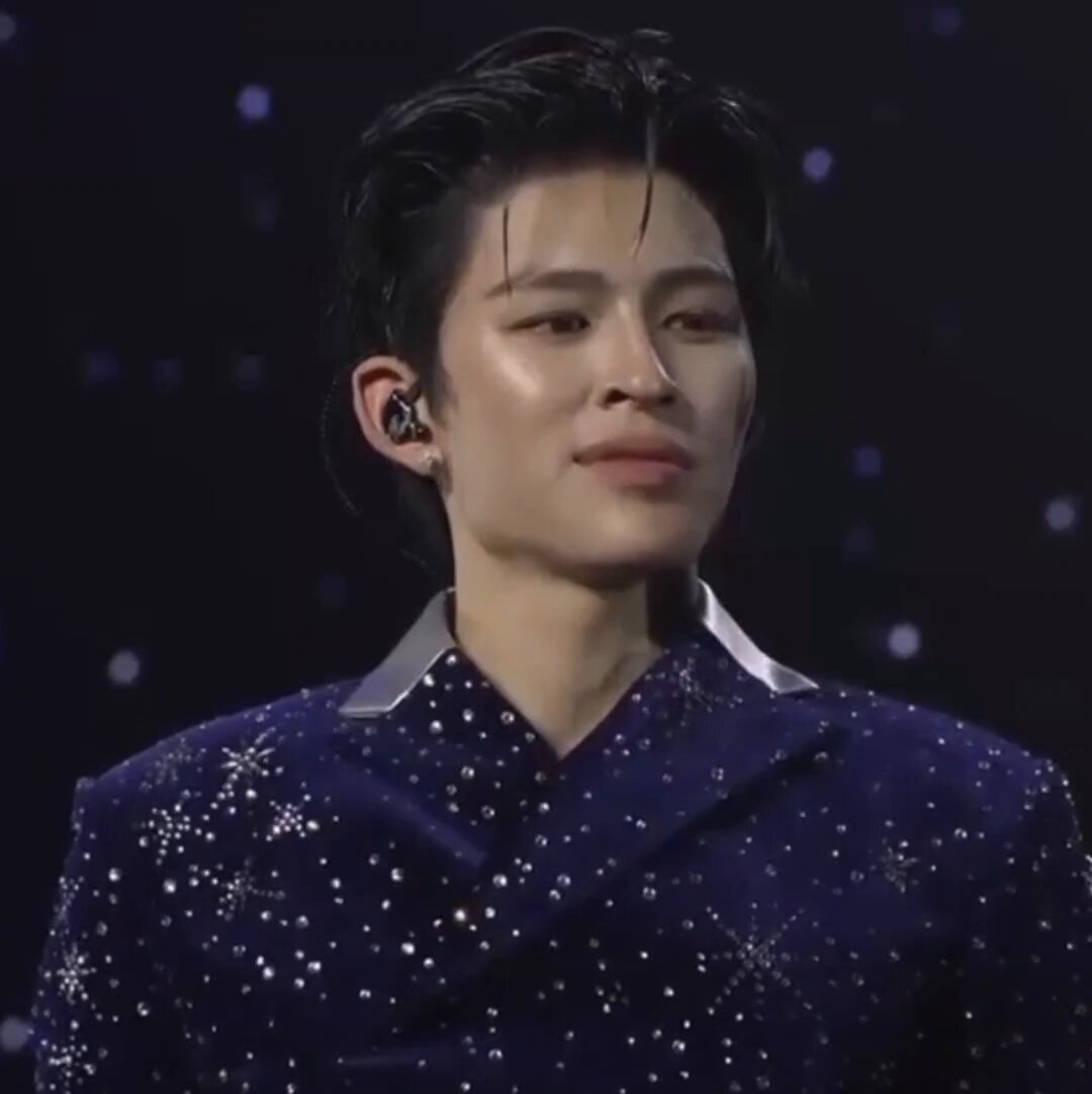 Phuwin: I dedicate this song to u from the bottom of our hearts, and u too ♡♡♡ PONDPHUWIN STAR VOYAGE #PondPhuwinConcertD1 #ปอนด์ภูวินทร์
