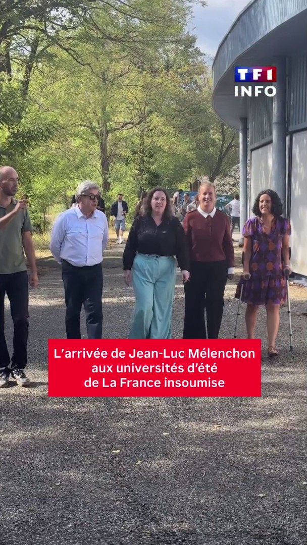🔴 Jean-Luc Mélenchon fait son entrée aux universités d'été de LFI, aux côtés de Cyrielle Chatelain, la présidente du groupe Les Écologistes à l'Assemblée. 👉🏼Le candidat à la présidentielle prépare sa rentrée politique, il est l'invité d'Audrey Crespo-Mara dans LE13H de TF1 samedi.