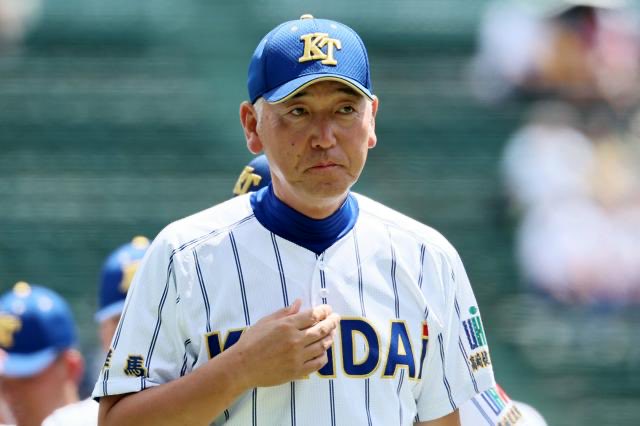 「あのときお金を借りてでも野球部を強くしたかったから、いまの健大高崎があります」創部当初の年間予算は20万円。 グラウンドはなく、最初の練習は草刈りと石拾い。 青柳博文監督は自分の給料で用具をそろえ、それでも足りず約300万円を借りた。 8月22日、智辯和歌山との甲子園決勝。 #高校野球