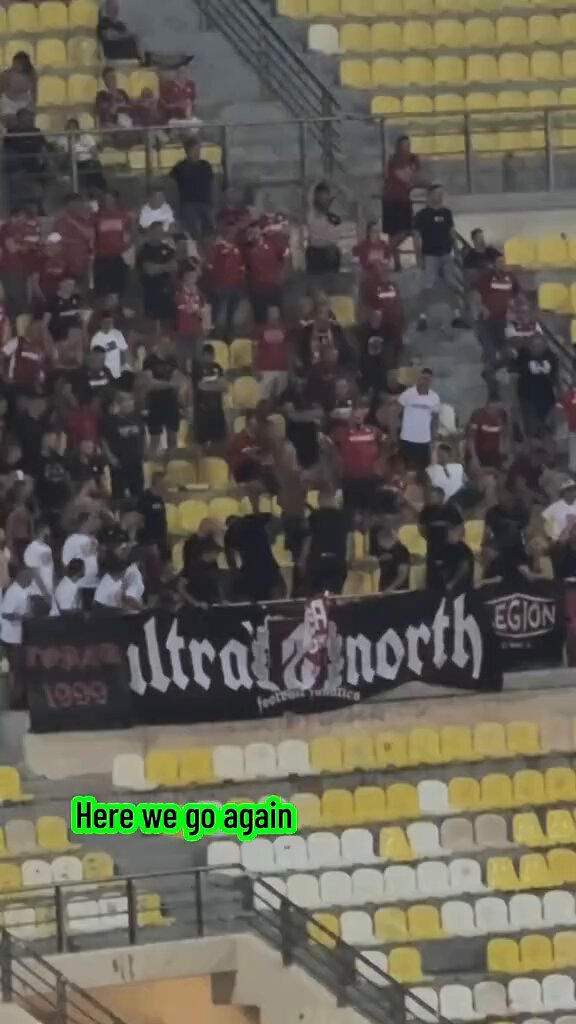 🇬🇷🇧🇬 CSKA Sofia fans fighting each other away at OFI Crete last night.