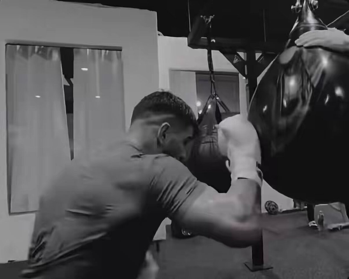 We'll be back in december and take our belt back 🌹 . Dont be terrified and sign the contract kid 🐔 Justin Gaethje 🇺🇸