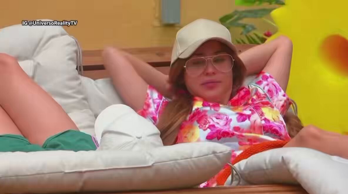 Yanet y Brianda hablando sobre hacer contenido como retos o probar comida con los ojos vendados y la otra persona tendría que adivinar, me gusta que den ideas y que intenten hacer algo luego de regaño de Galilea Eso reinas propongan #LaCasaDeLosFamososMx