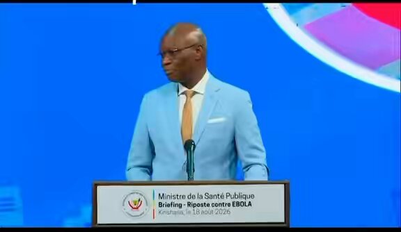 Des millions USD annoncés par les partenaires de la #RDC🇨🇩 mais pas débloqués, d’autres sont libérés mais atterrissent dans les comptes des ONGs sans rendre compte au Gouvernement, jusqu’à 15 à 20 % des fictifs parmi les prestataires récemment payés … pour asséner un coup d’arrêt à « Ebola Business », Kinshasa tente de reprendre en main la riposte jusque-là jugée lente et inefficace par Prof. Jean-Jacques Muyembe-Tamfum | MD, PhD. Le ministre de la santé explique ⬇️