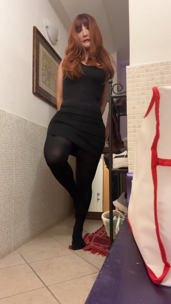 this skirt is going to kill me 😆 maybe too tight?… and this nylons aren’t helping! #femalemask #skinsuit #creafx