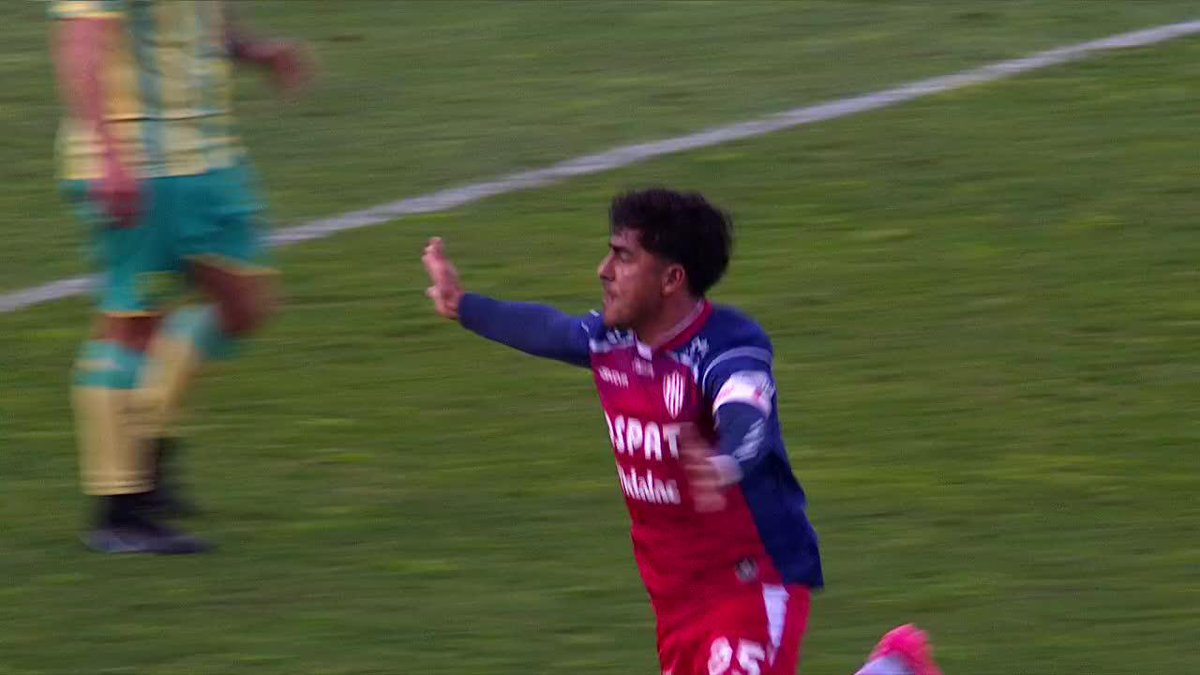 AH BUENO, APARECIÓ EL FÚTBOL EN EL TATENGUE DE LEO MADELÓN. Unión activó el manual del contraataque y resolvió DE LUJO: ¡Giaccone la dejó pasar entre sus piernas y Tarragona la colocó contra un palo para el 3-1 final ante Aldosivi!