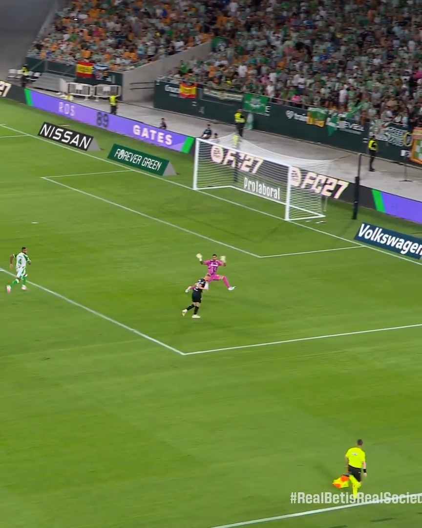 💨 ¡La carrera de Óskarsson estuvo a punto de encontrar premio en el RealBetisRealSociedad! LALIGAEASPORTS | LALIGAHighlights | VUELVELALIGA