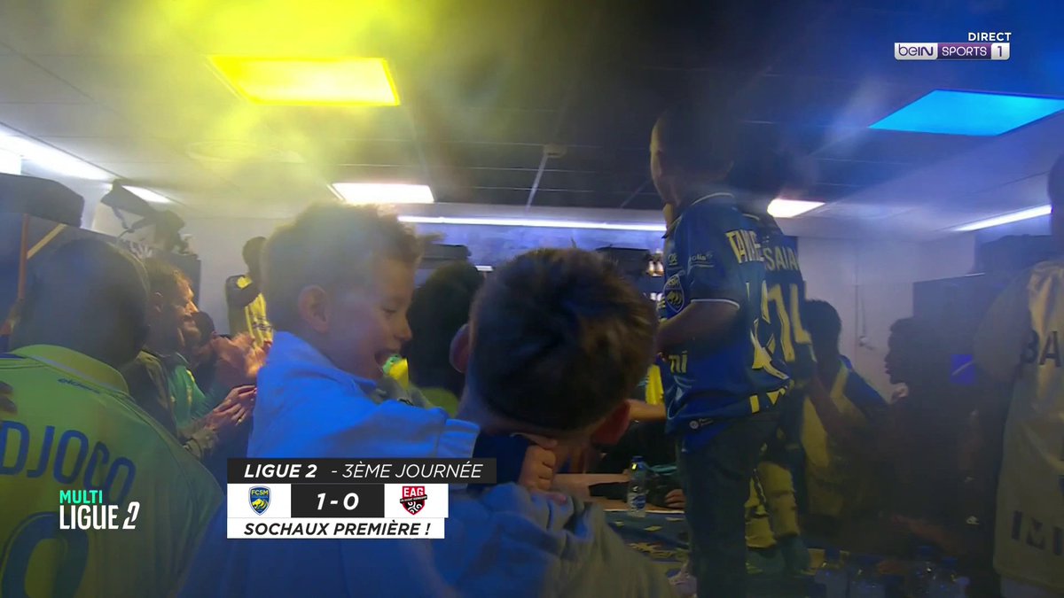 ⚽️ #Ligue2BKT Le vestiaire de Sochaux en fête après la première victoire des Sochaliens en Ligue 2 ! 🎉 #beINLIGUE2