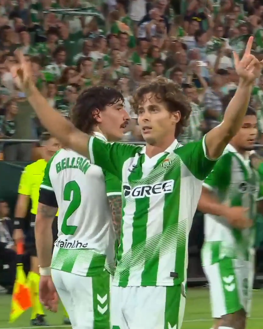 🎸 𝐑𝐎𝐑𝐎ck&amp;roll. ¡Rodrigo Riquelme adelanta al Real Betis Balompié 🌴💚 en el RealBetisRealSociedad! LALIGAHighlights | LALIGAEASPORTS | VUELVELALIGA