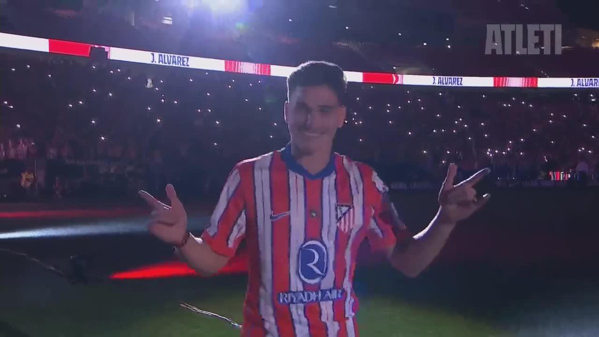 Julián Álvarez 🇦🇷🕷️ y su presentación en Atlético de Madrid 🇪🇸 ante los hinchas. Hoy se cumplen dos años.