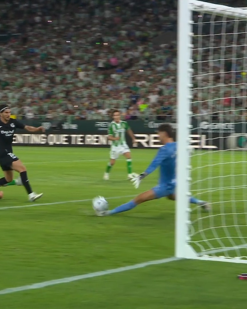 ⛔ Una temporada más, Remiro siendo 𝑹𝑬𝑴𝑼𝑹𝑶. RealBetisRealSociedad | LALIGAHighlights | VUELVELALIGA