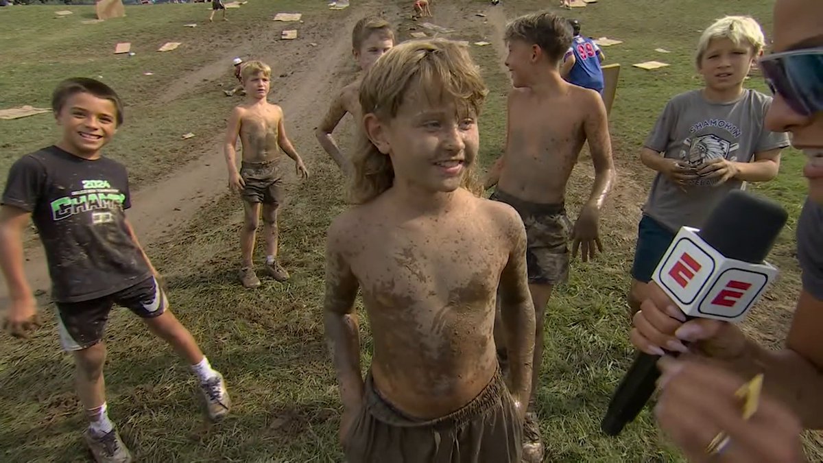Just having some fun in the mud at the LLWS 😂 jess sims