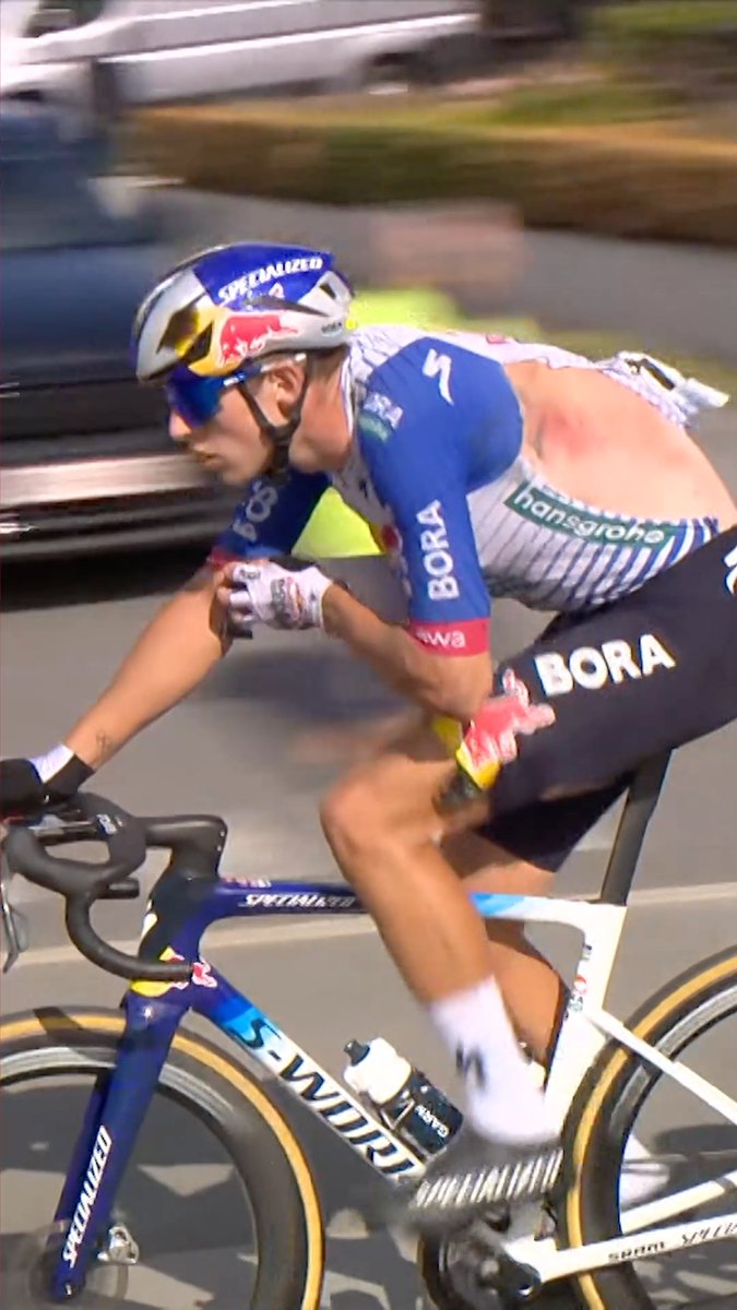 Cyclists are insane 🤯 Laurence Pithie soldiered on despite a big crash which completely tore his jersey 🤕