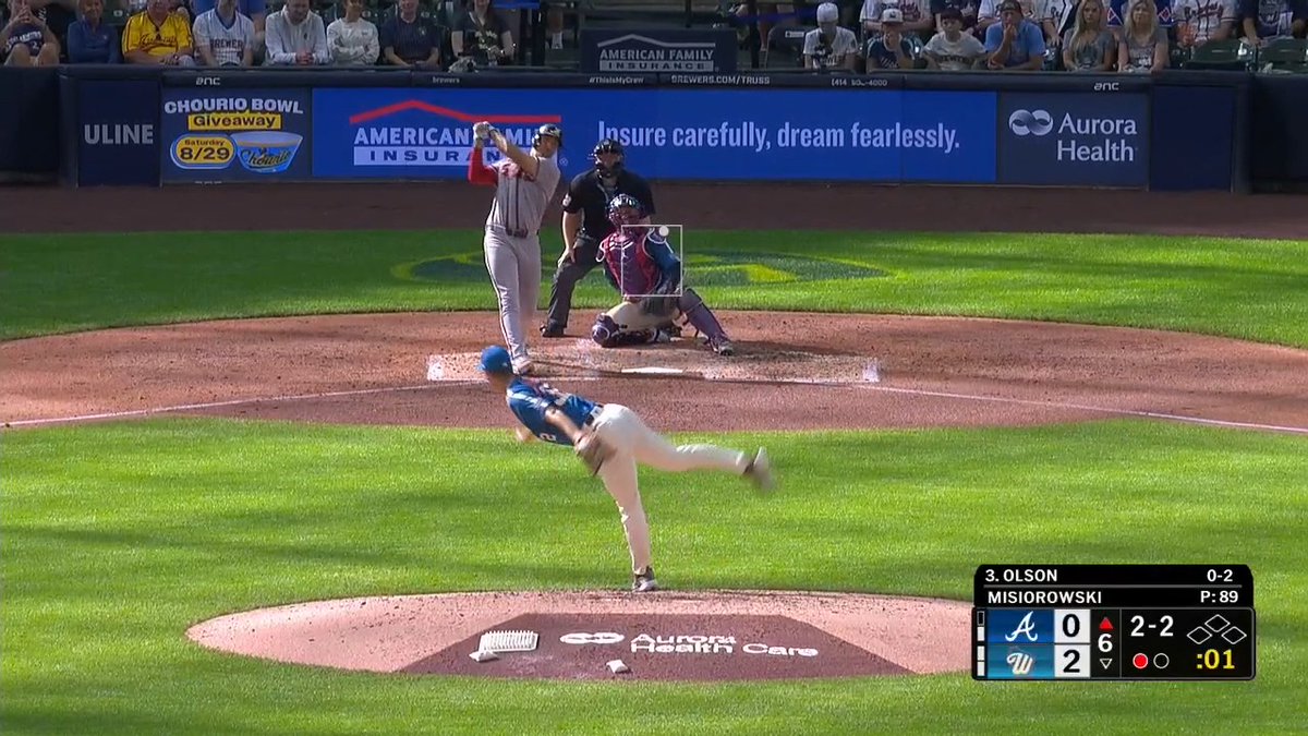 Talk about the most unnecessary jump ever lmao Dude could’ve made this standing but wanted to gain “Aura” since he can’t hit a baseball 😭😭👌👌