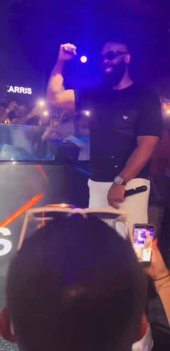 KAARIS il a récidivé encore 😂 C’est quoi cette ambiance de fou pour un showcase ? 😱