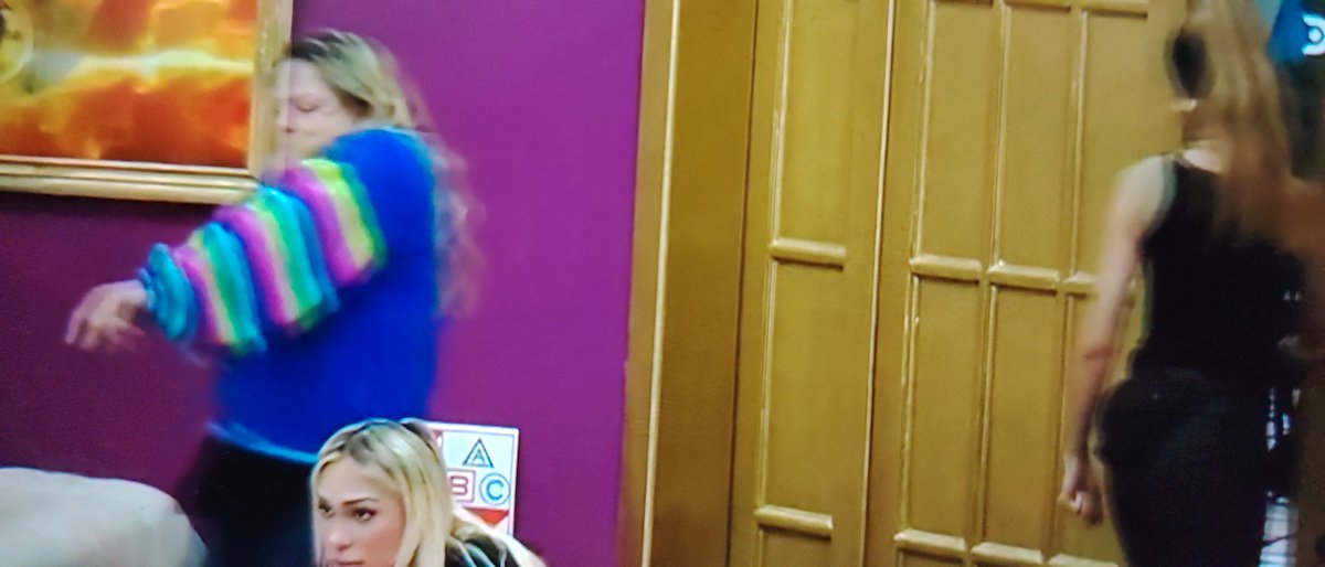 💥 Sol vueltera diciendo que se puede ir… 😴 Amo lo jugadora que es Tamara. Se quedó en la habitación y les corta el clímaxTaming 🤣. Están tan odiados que cuando están con las cámaras ya ni pueden hablar de juego 😂💋 #GranHermano