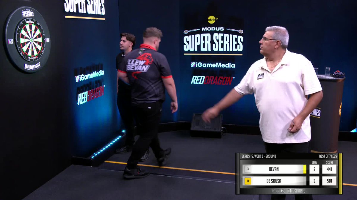 JOSE DE SOUSA HAS JUST HIT A PHANTOM 9️⃣ DART FINISH!!!🚨😱 We have NEVER seen this at the Live lounge before and that dart was DEFINITELY in the treble! The greatest 10 darter EVER?🤨