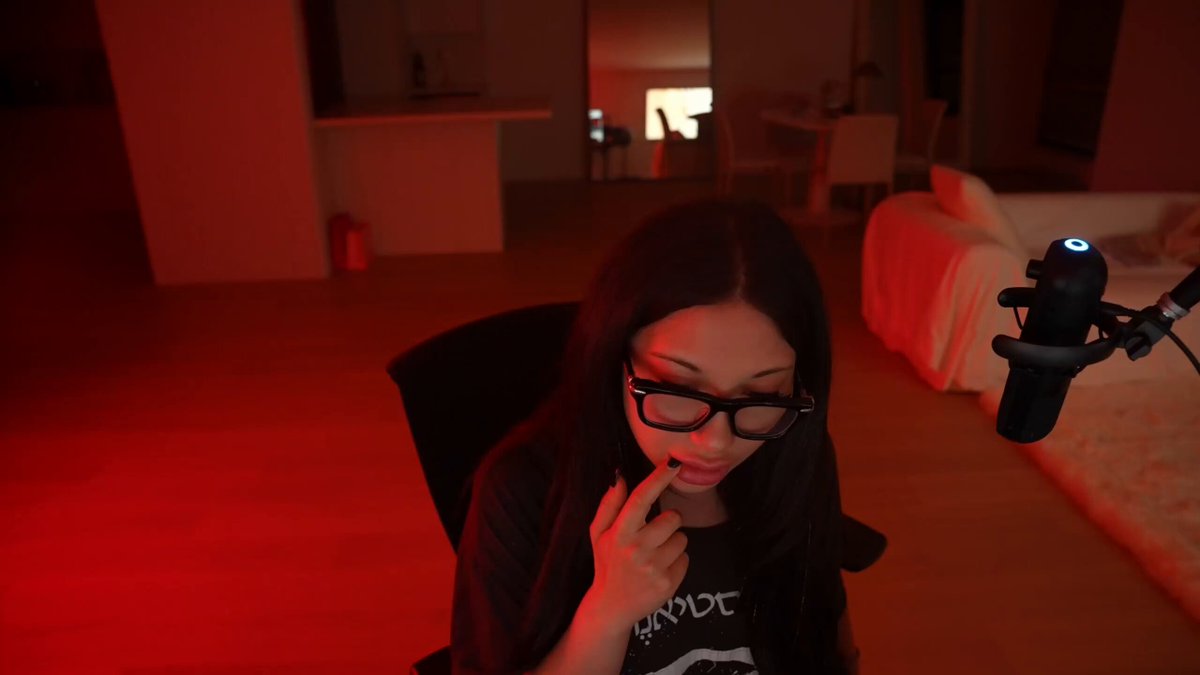 Twitch streamers m*an nearly got her banned😳