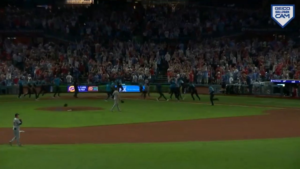 The Bank ERUPTED from Alec Bohm's walk-off 🔥 (via @Geico #BallparkCam) | Philadelphia Phillies