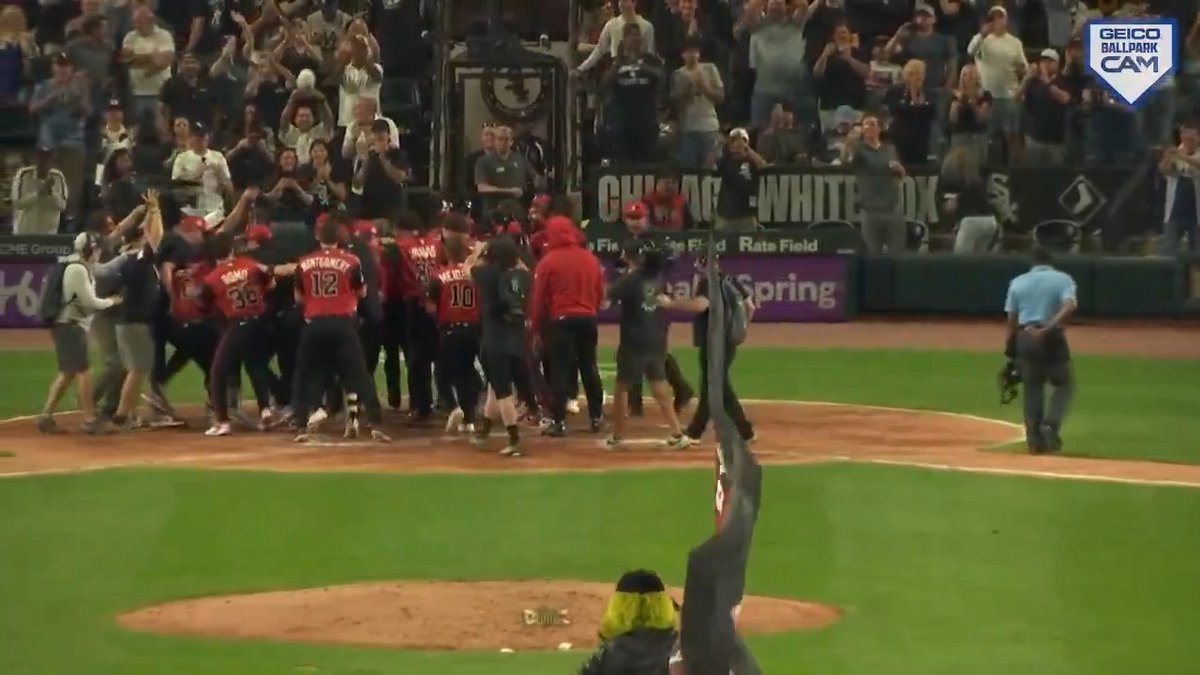The ROAR from the Chicago White Sox fans after this Jake Rogers walk-off homer 😳🔊 (via @Geico #BallparkCam)