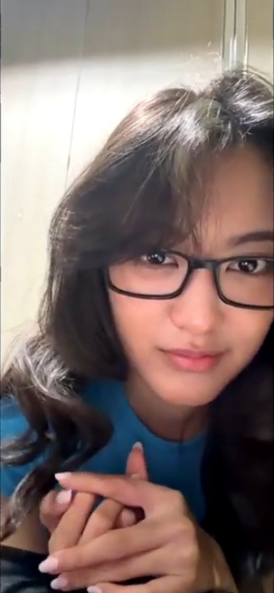 Kelakuan Greesel yang abis VC sama orang-orang cantik. 🫠🫠 Makasih loh tawarannya Cel, tapi gak dulu deh. ✋😔