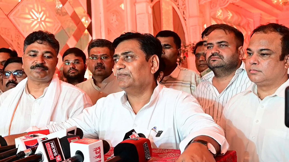 शिक्षा मंत्री मदन दिलावर ने रिकॉर्ड भ्रष्टाचार और अकर्मण्यता से शिक्षा व्यवस्था का बंटाधार कर दिया। पंचायत एवं निकाय चुनाव में जनता भाजपा के कुशासन को उखाड़ फेंकने के लिए तैयार है।