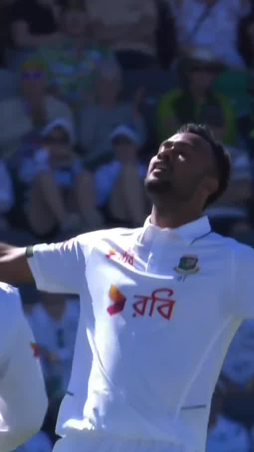 Two chop ons in an over! Shoriful Islam changes the game 😮 #AUSvBAN