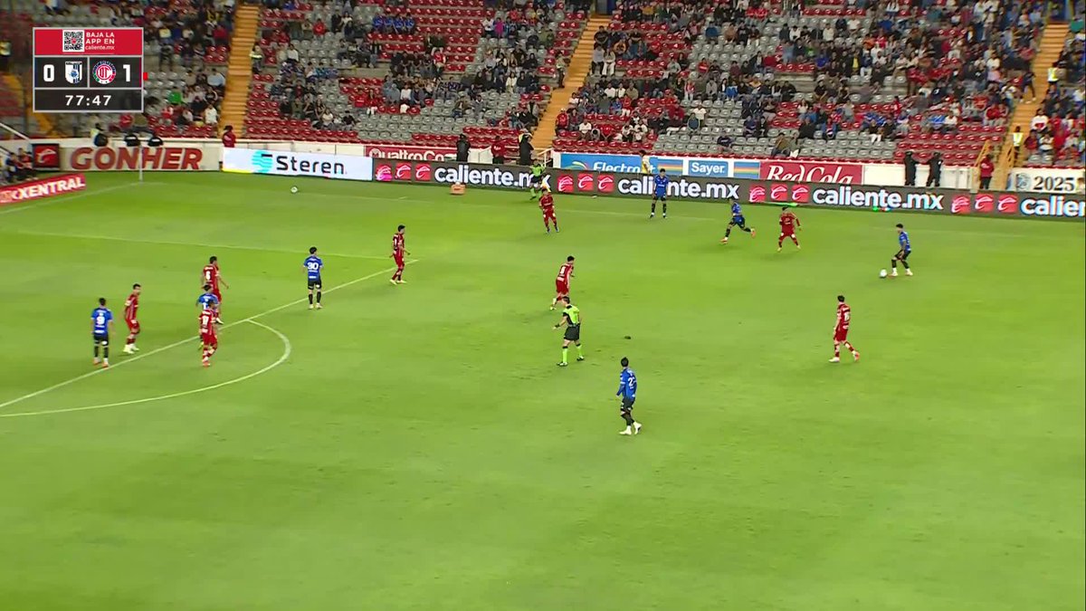 “Intrascendente los centros de Querétaro, amontona muchísima gente pero sin idea los trazos” y cae el gol con un centro perfecto a los 2 segundos JAJAJAJAJAJA