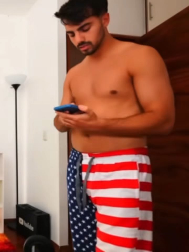 Fede Vigevani con ese dad body se ve riquísimo, esa panza, brazotes, ese es su esencia de machote, debe coger tan salvajemente 😵💫🔥 #porno #gay #morboso #men #hot #fedevigevani