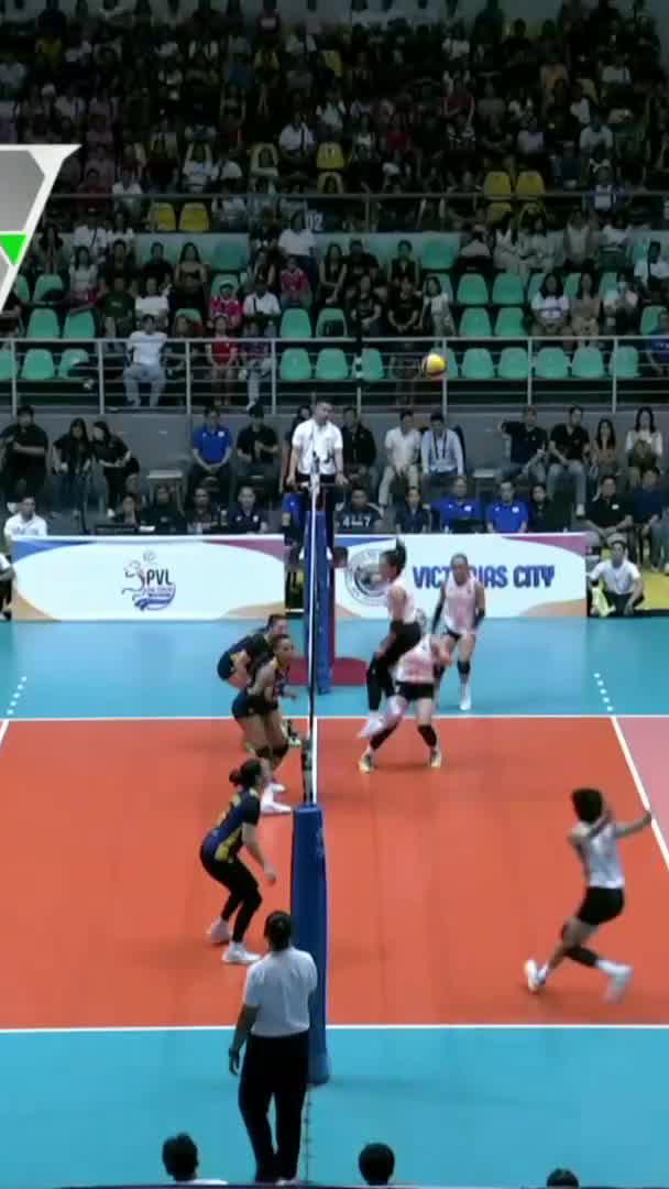 ON A[RA] ROLL 💥 Ara Galang takes over with four straight points as the Farm Fresh Foxies push for a strong finish and try to force a deciding set against the Capital1 Solar Spikers! #PVL2026 #TheHeartOfVolleyball #PVLonTour