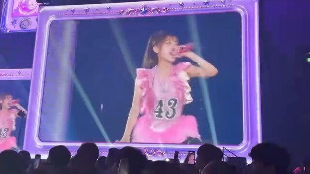 YENA SINGING FIESTA AND THE CAMERAMAN SHOWING EUNTOMI 🥹