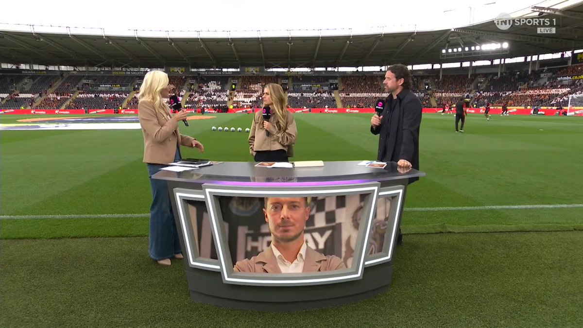 "When he leaves Arsenal, Arteta should have a statue outside of the Emirates" 👏 Karen Carney and Owen Hargreaves believe a period of dominance could be coming up for Arsenal 🏆 🎙️ Lynsey Hipgrave | 📺 Watch live on TNT Sports &amp; HBO Max