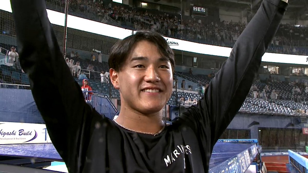 試合は雨天中止でも ボールへのサインとファンへの挨拶は 中止になりません😉 #chibalotte #ベースボールLIVE で配信中[初月無料]